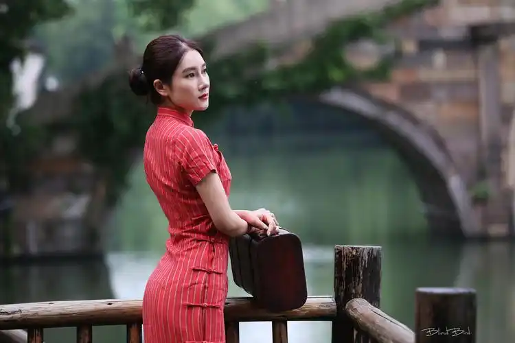 赞美江南古代美女的诗形容女子有古典气质的话