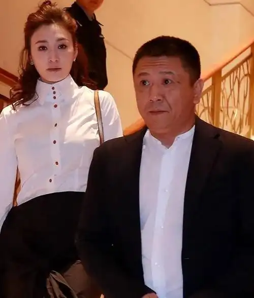 徐梵溪14岁上春晚改名4次都没红前男友转身娶了李小冉