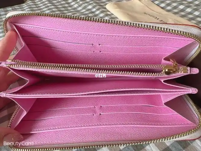 出闲置lv白三彩长款拉链钱包