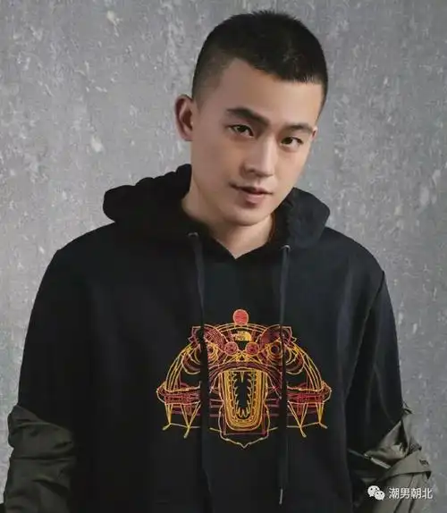 第1款:子弹头&寸头寸头发型适合绝大多数男孩子,不管你的发质是硬还是