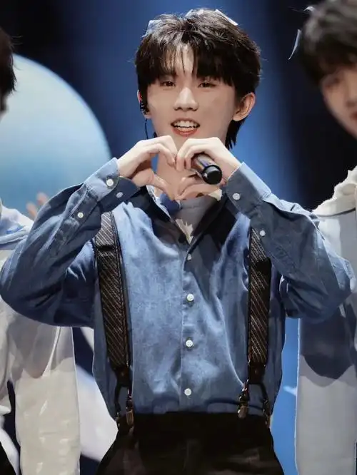 18岁的马嘉祺绝版19岁的马嘉祺来了