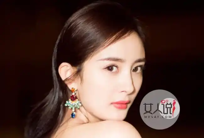 杨幂的胸多大尺寸大幂幂的胸好大吸引宅男色眯眯围观