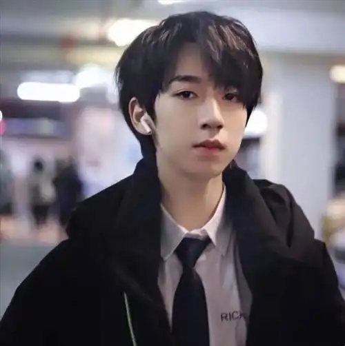 贺峻霖头像壁纸