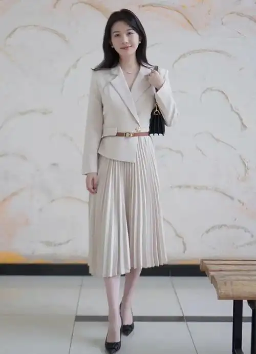 真正贵气的女人,气质来自这4个"穿衣原则",不是靠钱堆出来