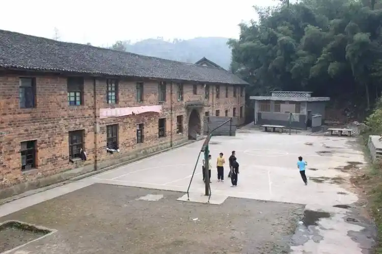 重磅邱住学校历届毕业照大合辑