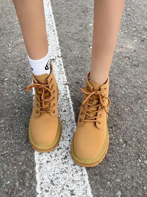 穿脱也方便了～#大黄靴  #鞋控の日常  #最百搭的鞋  #神仙鞋子