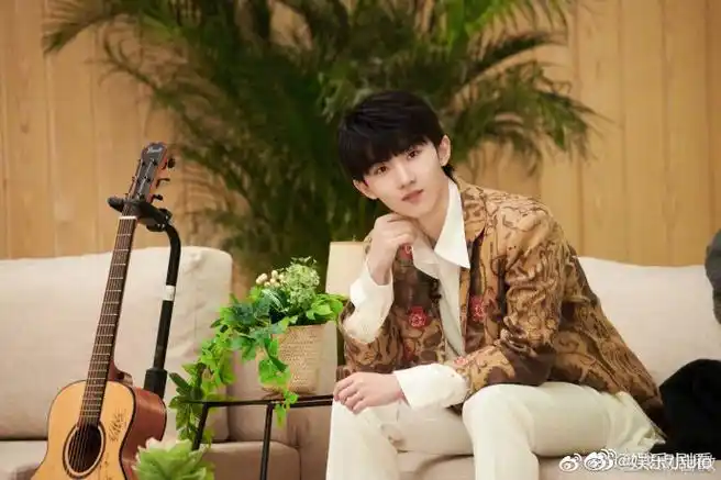 马嘉祺印花束腰##马嘉祺声生不息剧照