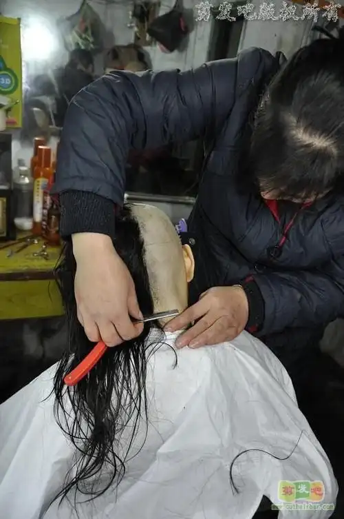 女发友在老理发店剃光头-剪发吧26#(17)