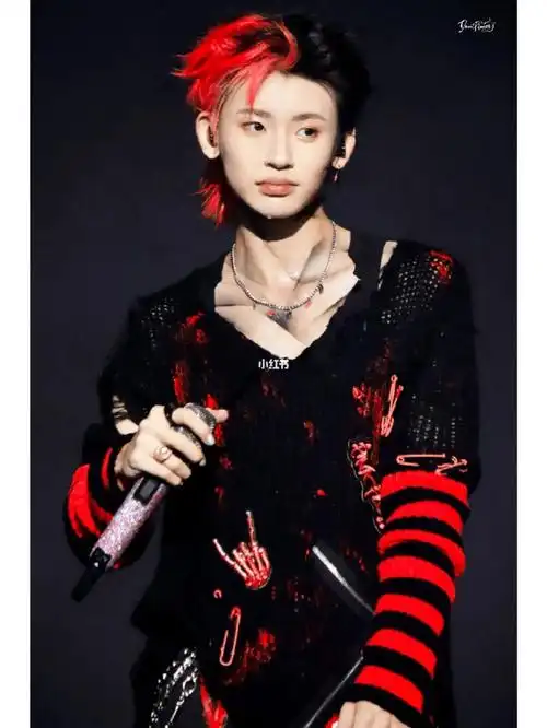 小鬼王琳凯黑粉set周边有人蹲吗