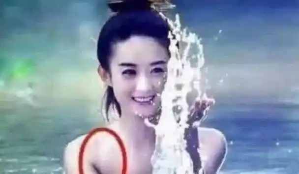 原创史上最欠揍的穿帮镜头,吴京的八倍镜我原谅了,赵丽颖洗澡露了啥?