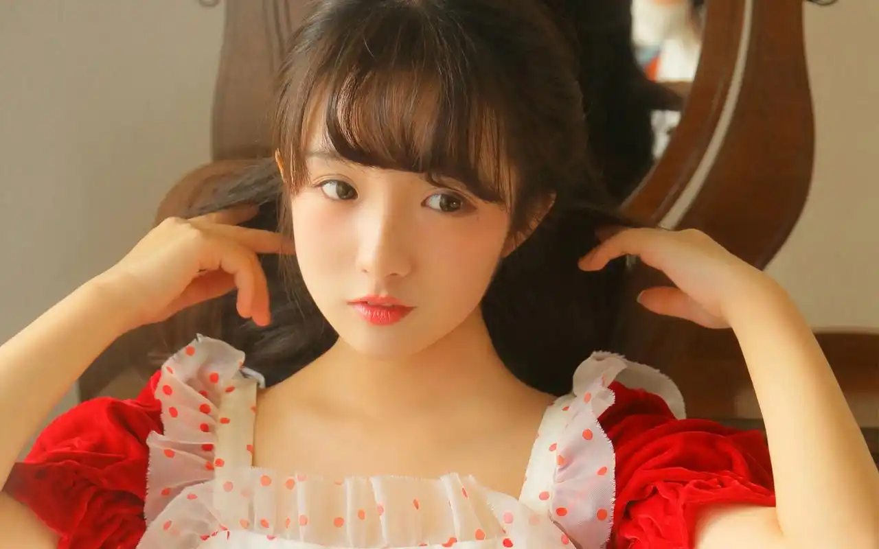 日系少女可爱甜美居家写真图片壁纸