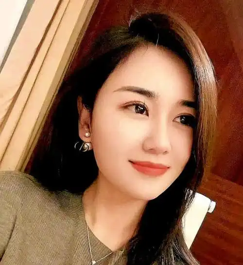 在生活中,总有那么一瞬间,你会感受到生命的美好,这时,请别吝啬你的