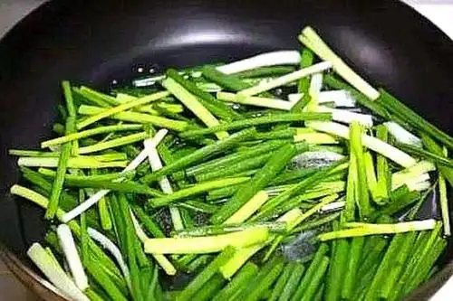 家常"葱油拌面"教程来了,一口下去让你回味无穷