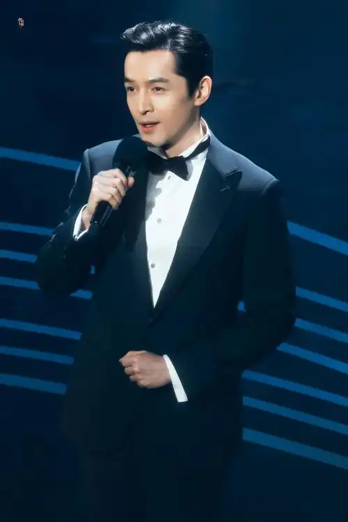 胡歌繁花##胡歌不虚此行##愚人节站姐团建##胡歌##giorgio armani