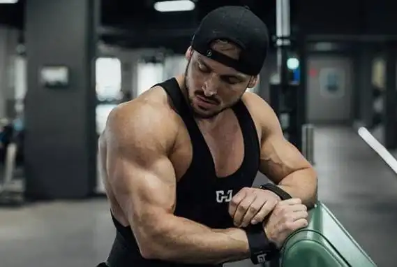 男人应该练出一对粗壮的手臂充分锻炼手臂肌肉更好的塑形
