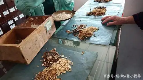 他老人家自己把家中珍藏的中药医书翻找出来,让我照着药方去抓药.