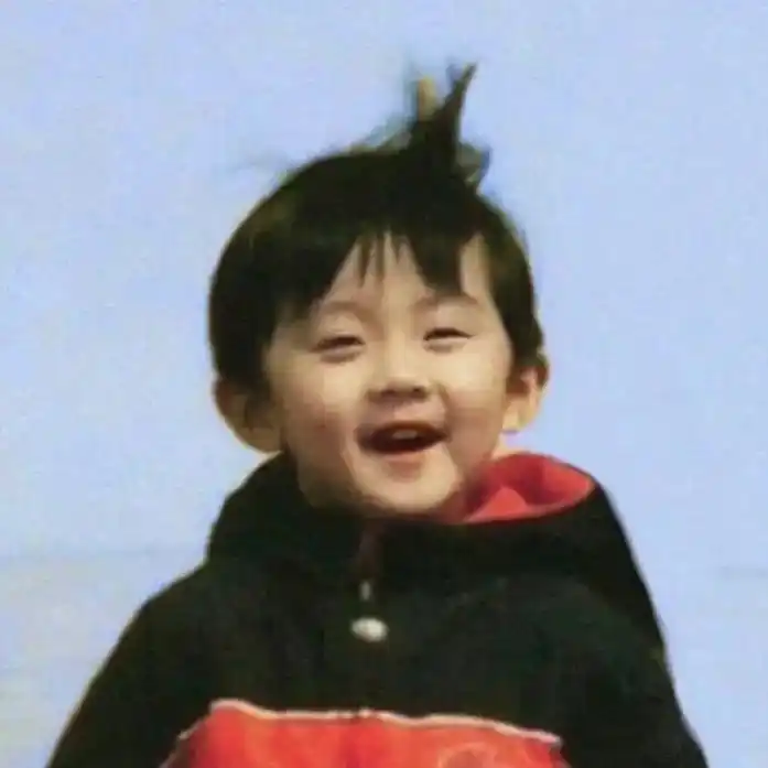 马嘉祺小时候也太可爱了叭