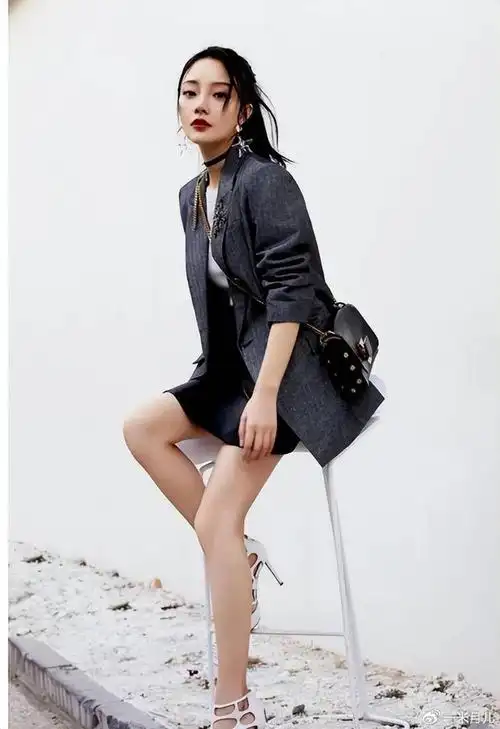 李小璐再晒生活照,绝世容颜美如少女,网友赞叹不已!