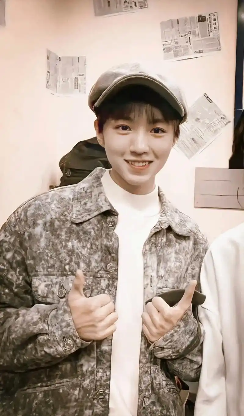 歌再甜 也没有你甜#王俊凯 #分享照片  #晚风告白  - 抖音