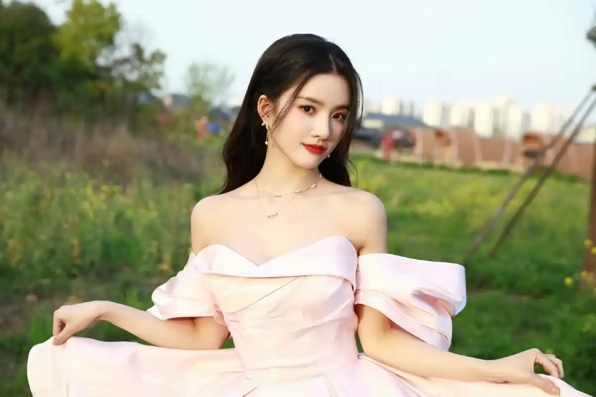 刘些宁美照,美艳动人!#养眼美女