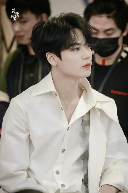 the galaxy, there are no brighter stars than you9099"@林彦俊