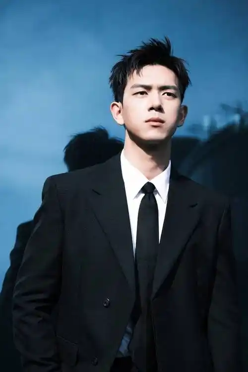 演员肖战&李现&檀健次,玄彬&金城武&吴彦祖全是天秤座_图片_来源