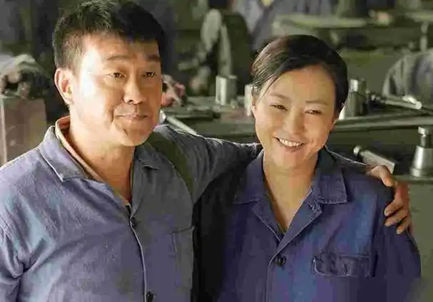 何冰结婚20年零绯闻,原因或与妻子有关