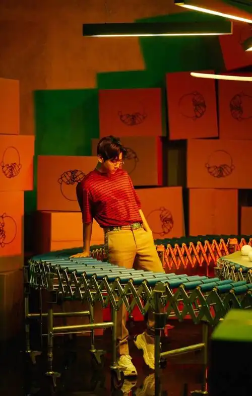 边伯贤 young 预告