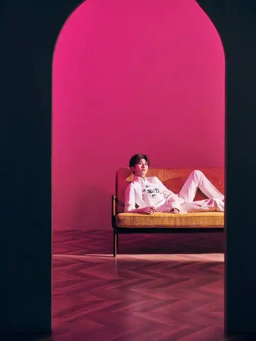 蔡徐坤粉色西装大片写真图片14