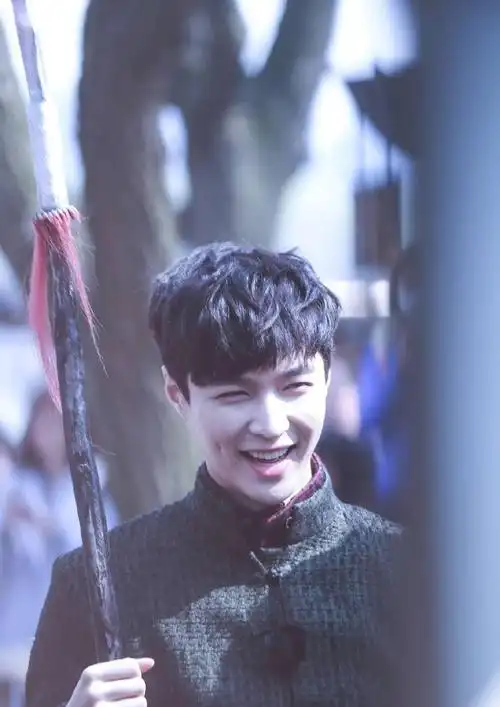 张艺兴的咧嘴笑算是娱乐圈里最干净的笑容!