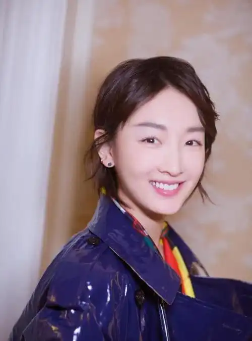 周冬雨红出国韩网友周冬雨在韩国很红