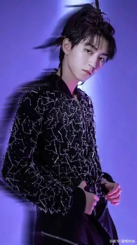 王俊凯的演出服造型,个性吸睛,炫酷时尚,真的太帅了