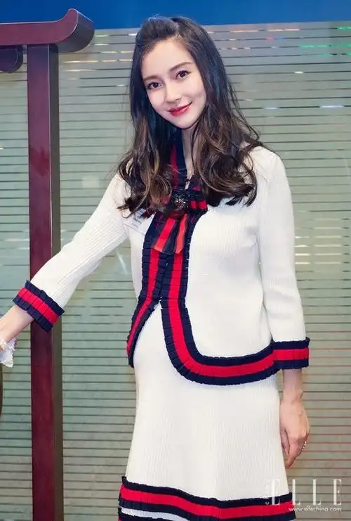 《摆渡人》发布会几天前得《摆渡人》发布会,大方对镜头秀肚子,发型