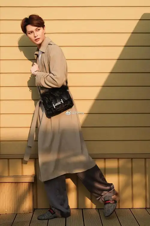 美妆博主是不是都要硬凹时尚摆拍