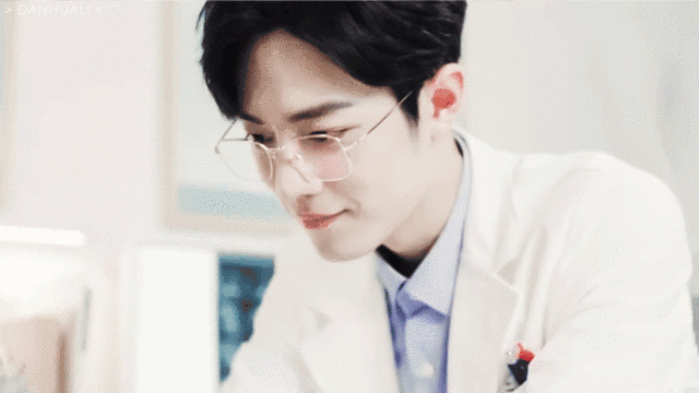 《余生请多指教》登cctv官博,顾魏医生微笑营业