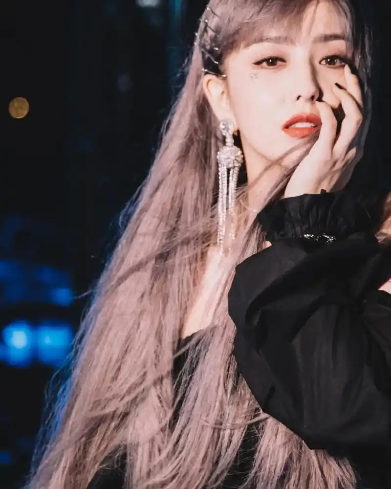 兄弟们,佟丽娅女神的屏保壁纸来啦!#极品身材 #气质女神 # - 抖音