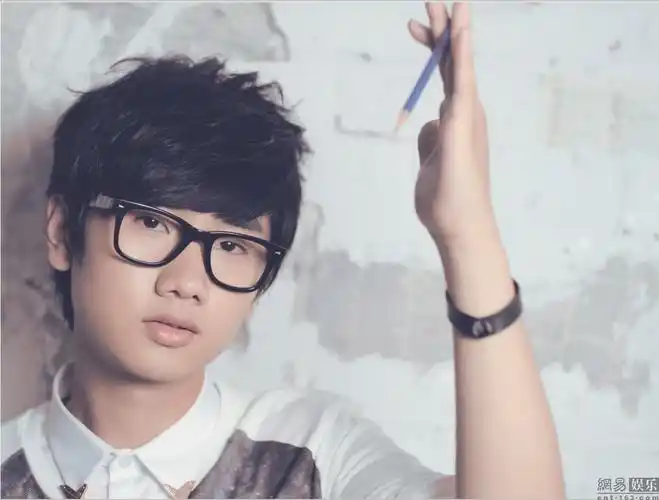 汪苏泷照片资料 汪苏泷个人资料照片 汪苏泷的女朋友是谁 汪苏泷的歌