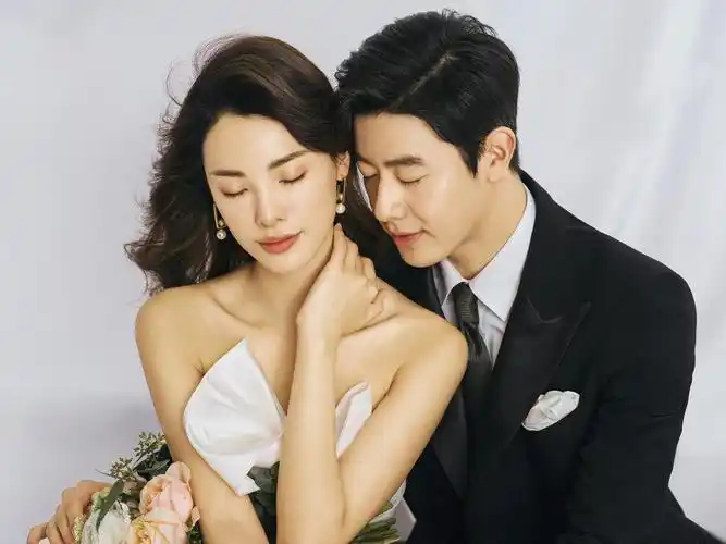 郑州婚纱摄影前十名工作室拍婚纱照大概需要多少钱