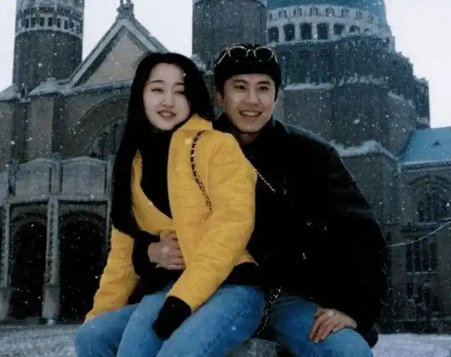 49岁杨钰莹终于在深圳结婚了新郎原来是他