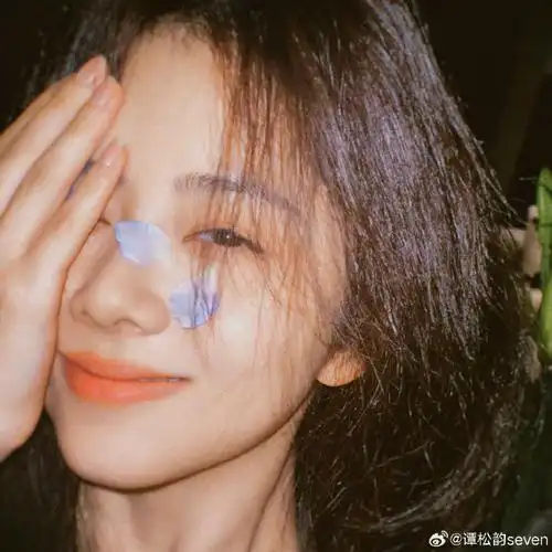 谭松韵第一次发十二宫格#谭松韵分享12张鲜花头像照,第一次发十豆宫