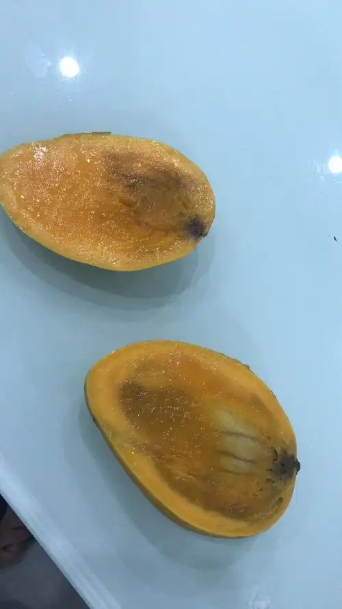 老是您好我这个芒果外表金黄很漂亮但是切开里面确实坏的这个是什么