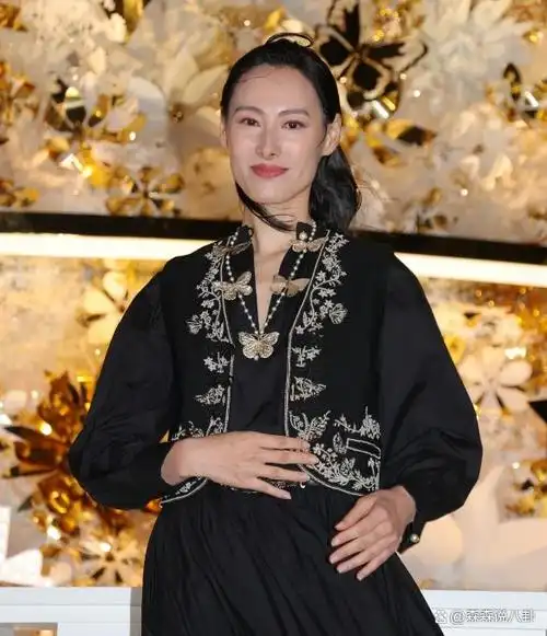 梁洛施和李泽楷被传复合已有三年,近日露面受访侧面否认.