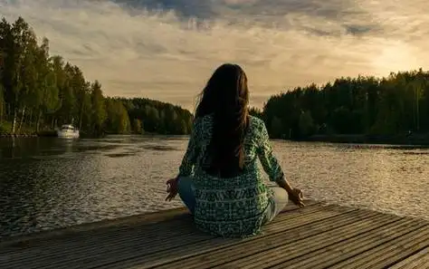 一个人安静的图片