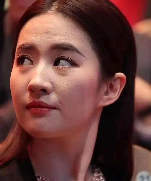 明星素颜对比照,真实面貌一览无遗,谁美谁丑一目了然!