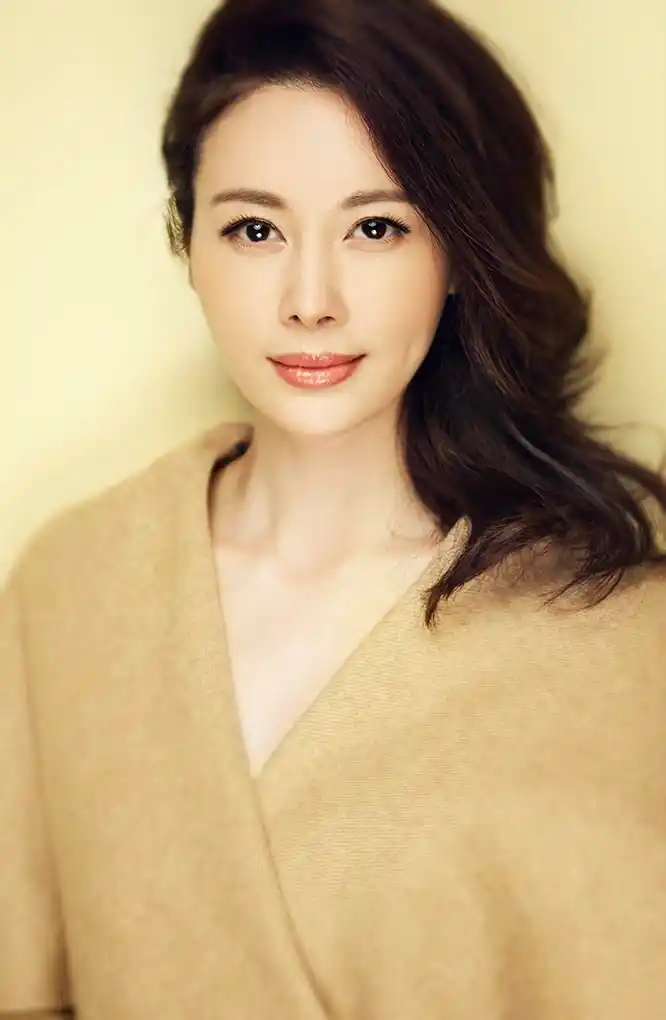 p>邓英,1978年4月8日出生于浙江省衢州市,中国内地女演员,毕业于 a