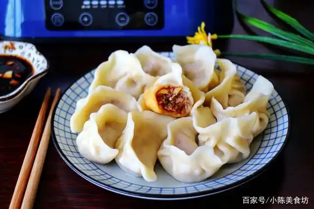 做猪肉饺子时,调馅料是关键,牢记2大技巧,鲜嫩多汁,真好吃