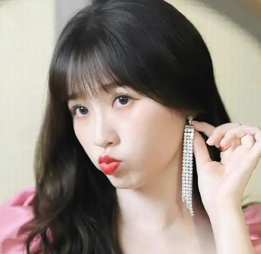 虞书欣嘟嘴合集最后一张太可爱了吧