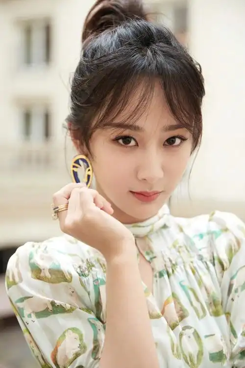 杨紫的照片手机壁纸 (第1页)关于杨紫的照片最新图片_杨紫照片大全