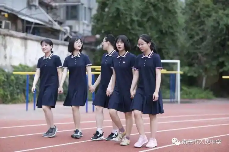 【七彩汇文】云想衣裳花想容 汇文润泽文化浓_校服