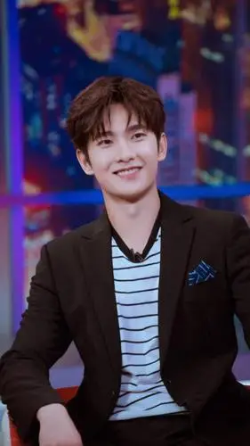 杨洋甜笑小合集 感染力满满的完美笑颜